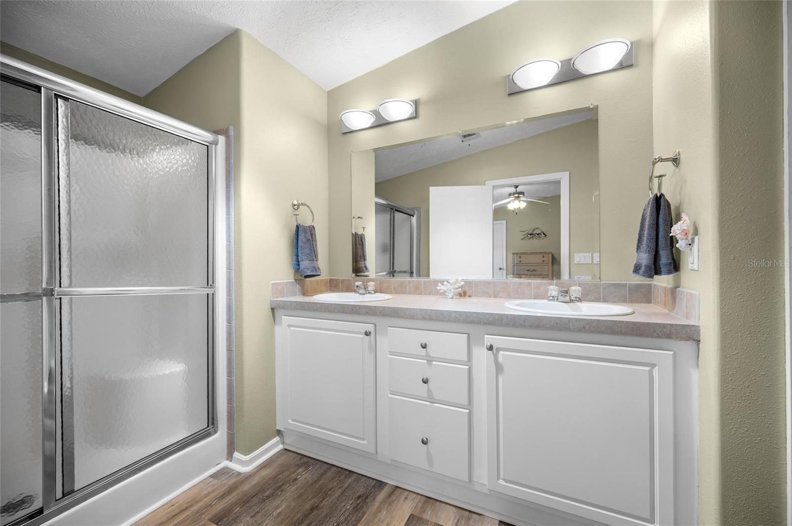 Image 18 of 46 For 9086 Pinehaven Way