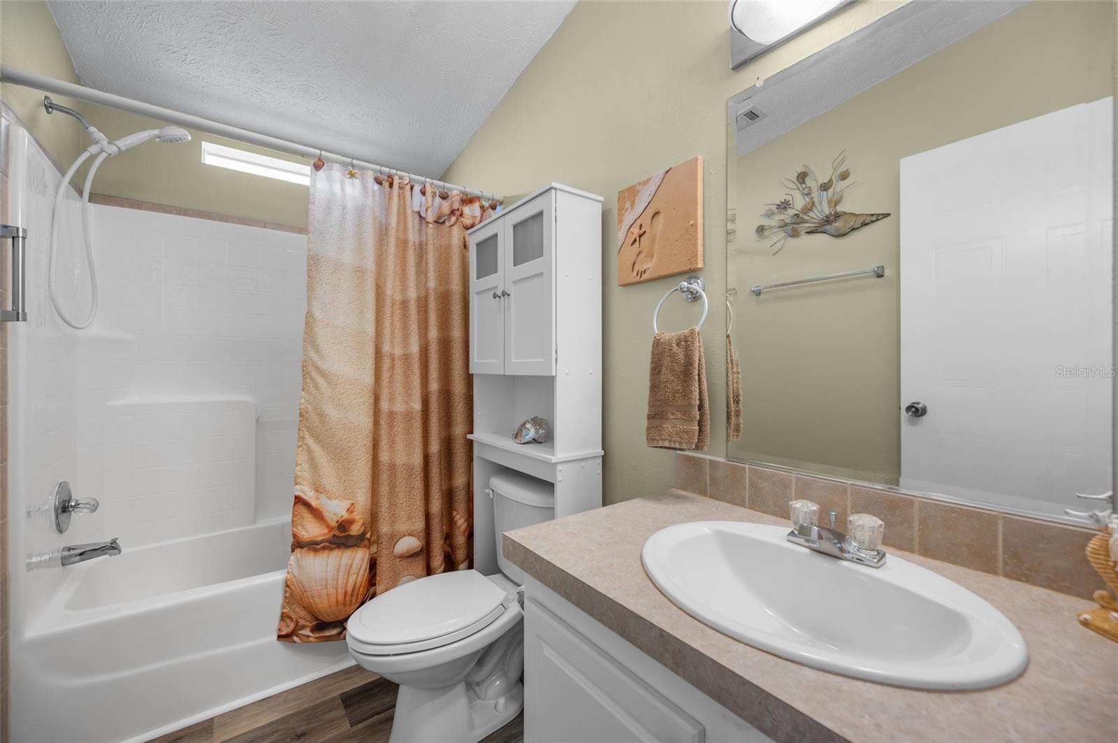 Image 23 of 46 For 9086 Pinehaven Way