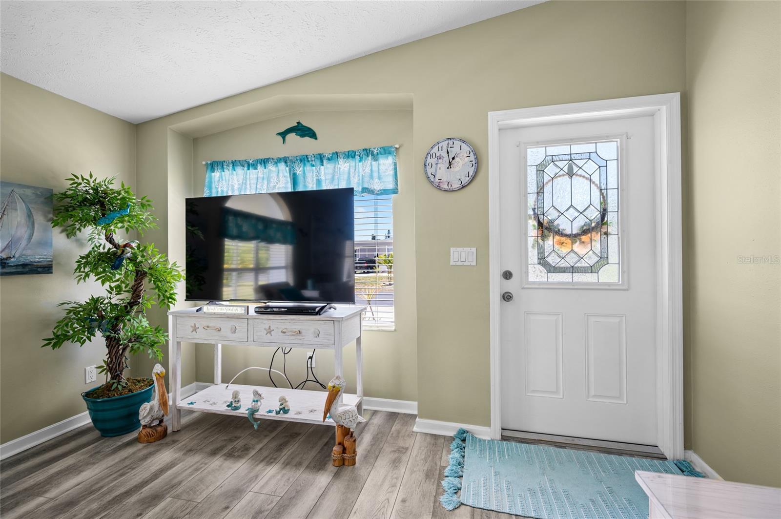 Image 3 of 46 For 9086 Pinehaven Way