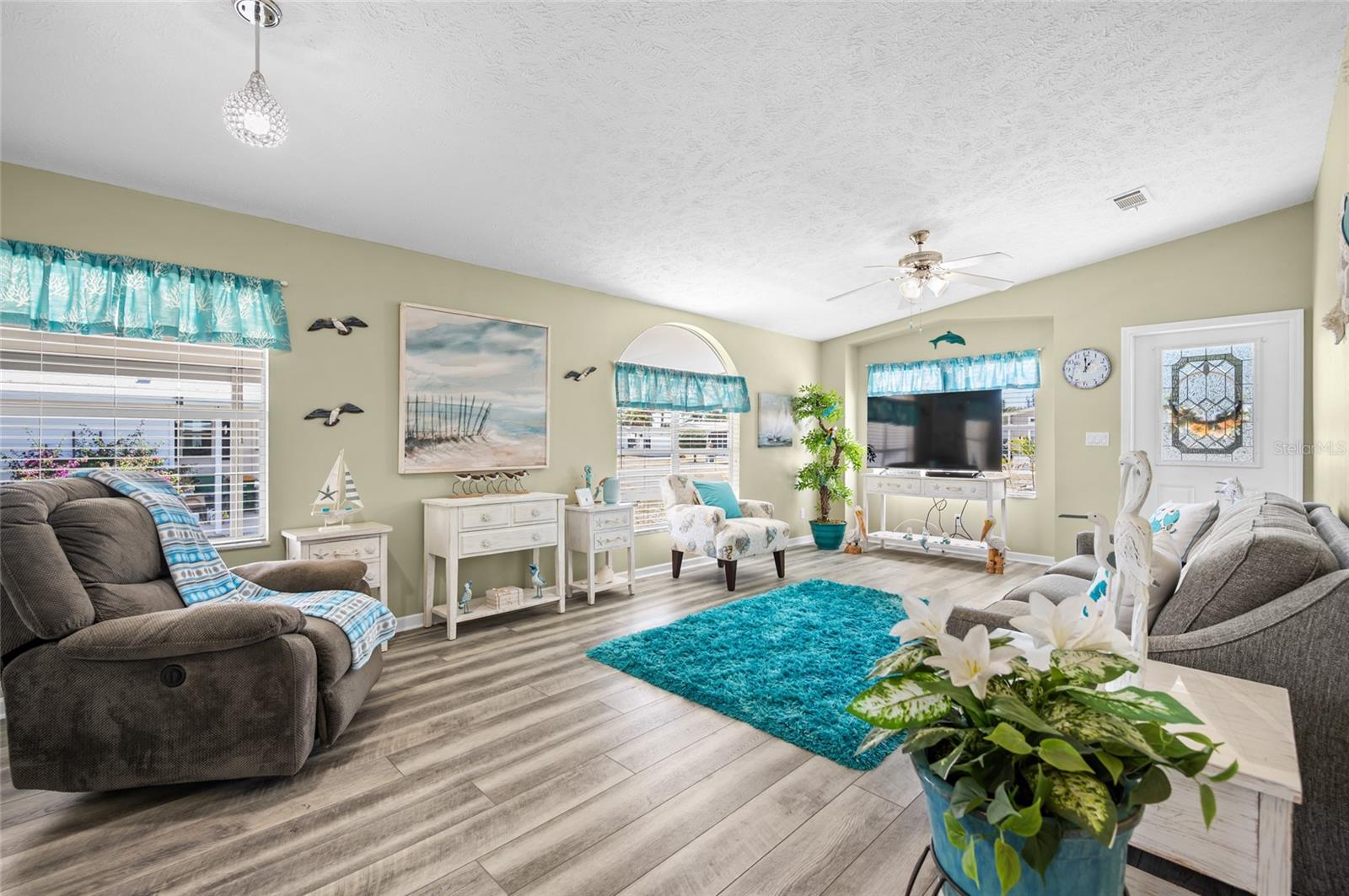 Image 6 of 46 For 9086 Pinehaven Way