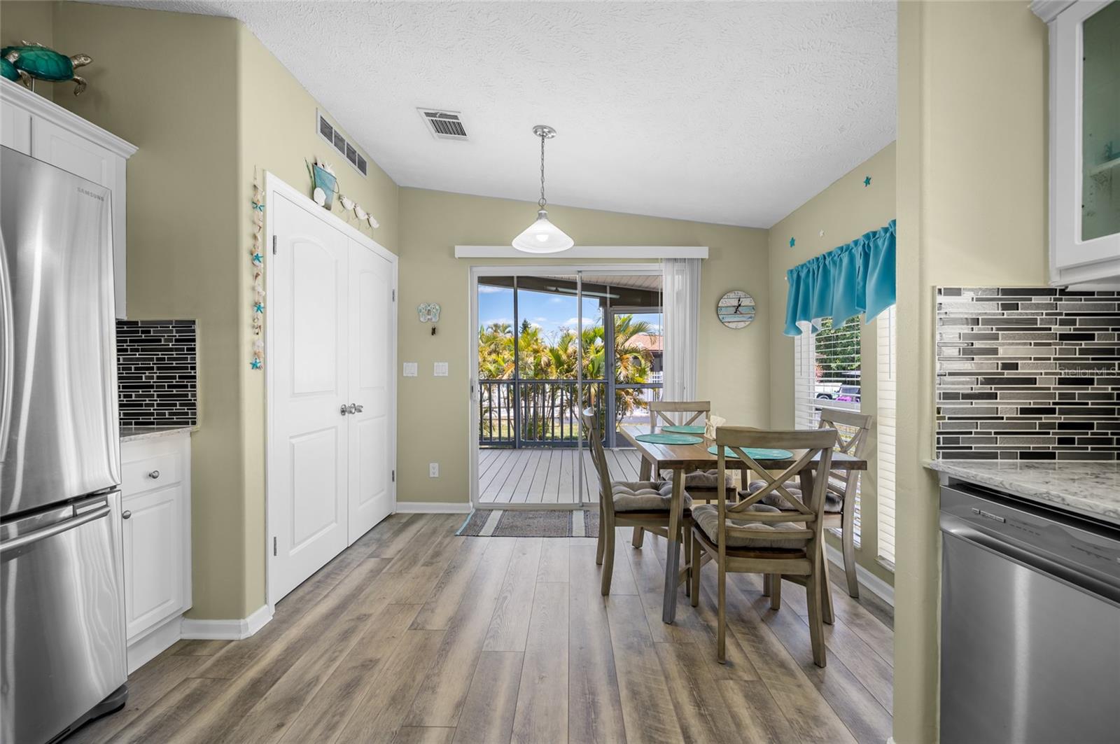 Image 8 of 46 For 9086 Pinehaven Way