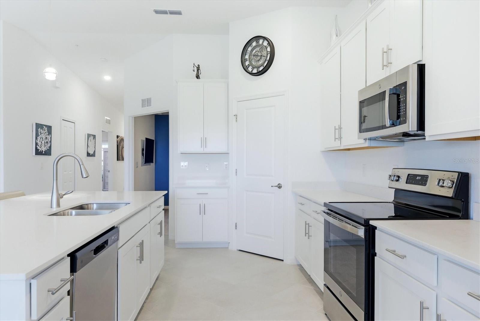 Image 21 of 59 For 12580 Galapagos Court #204