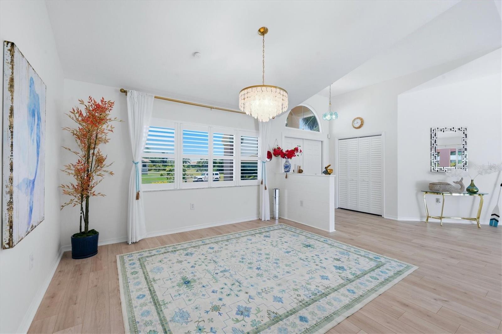 Image 8 of 41 For 10 Arlington Drive