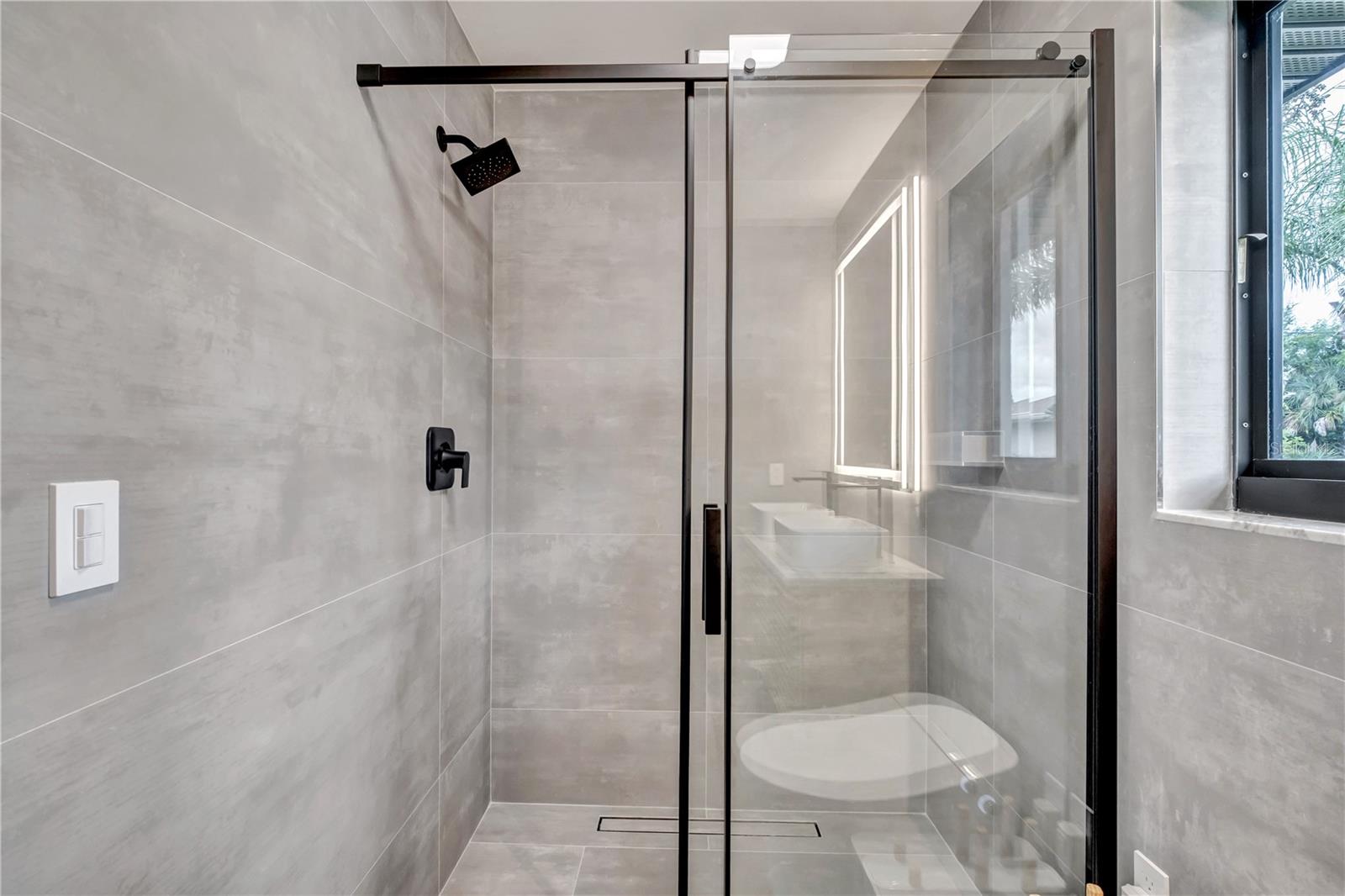 Image 23 of 46 For 15180 Lyneburg Avenue