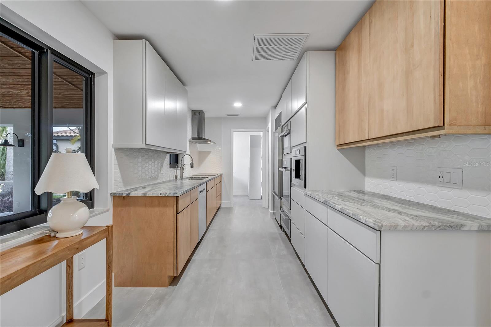 Image 7 of 46 For 15180 Lyneburg Avenue