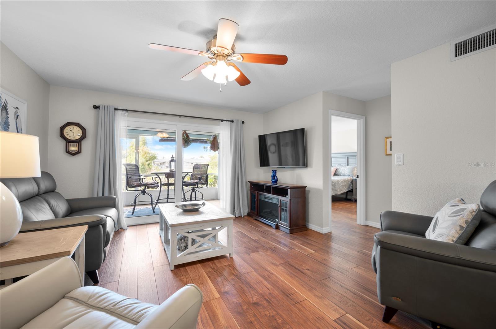 Image 14 of 39 For 5725 Greenwood Avenue 4104