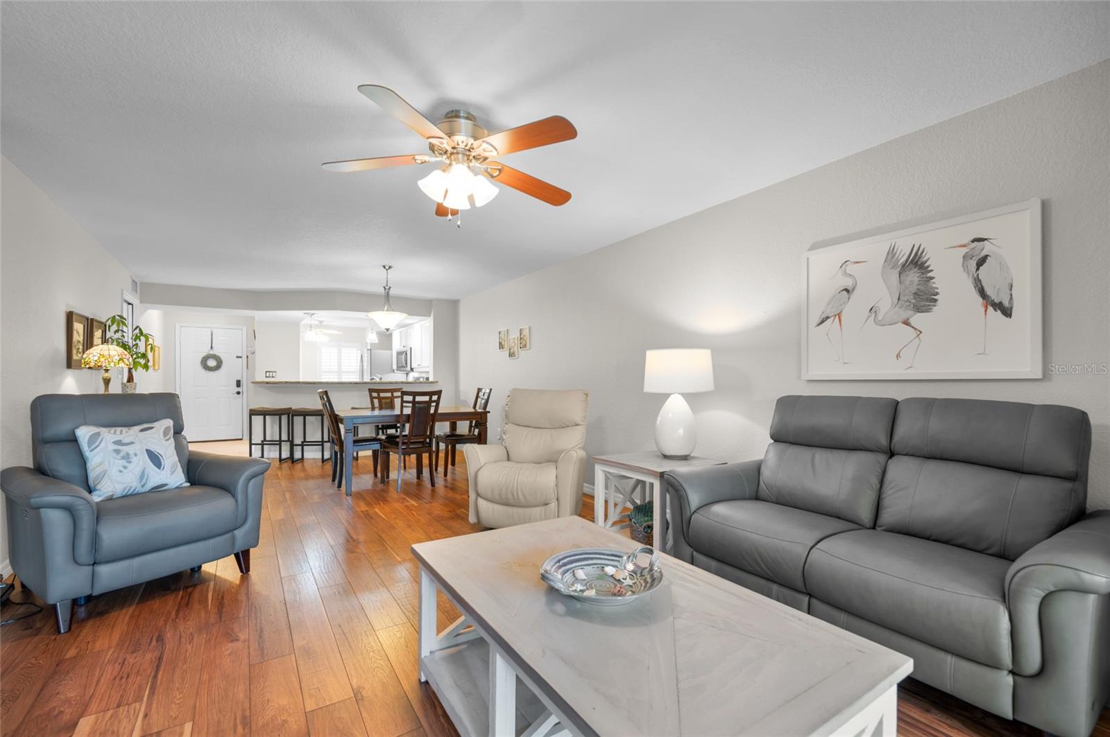 Image 15 of 39 For 5725 Greenwood Avenue 4104