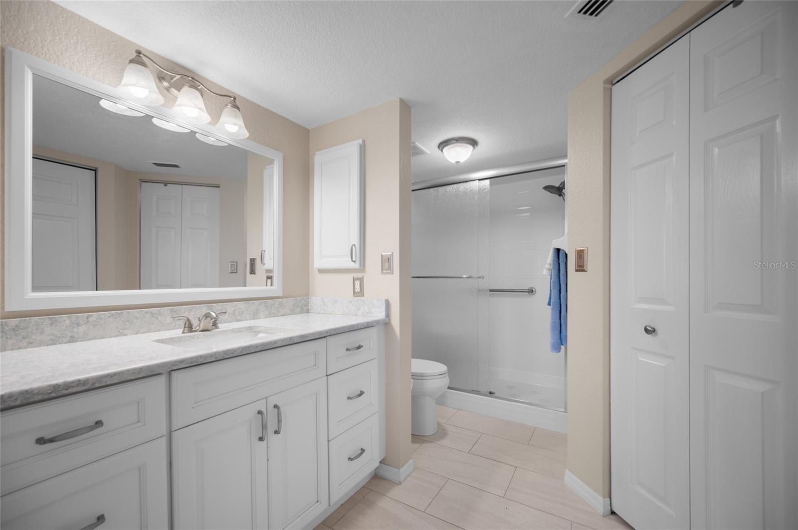 Image 20 of 39 For 5725 Greenwood Avenue 4104