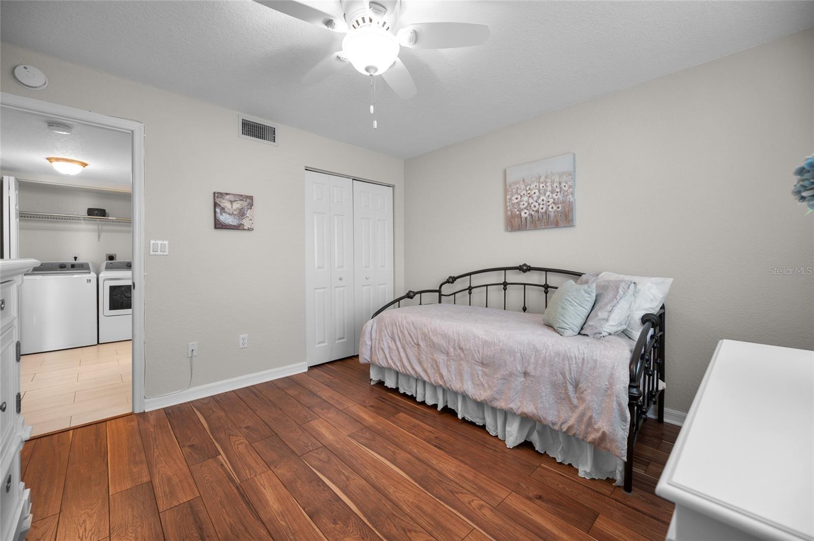 Image 21 of 39 For 5725 Greenwood Avenue 4104