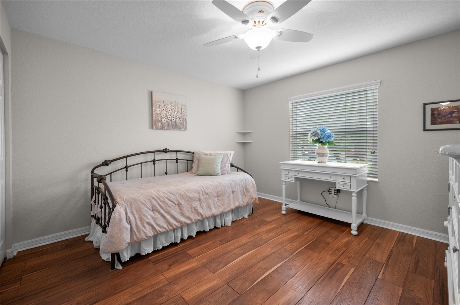 Image 22 of 39 For 5725 Greenwood Avenue 4104