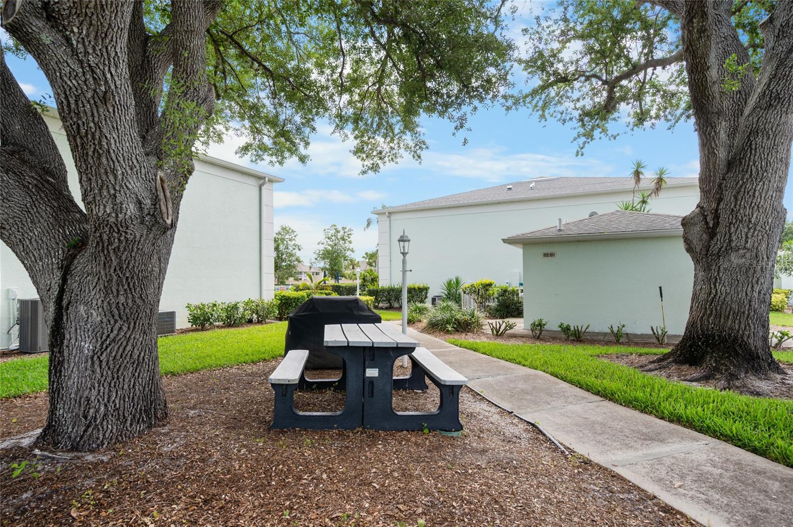 Image 35 of 39 For 5725 Greenwood Avenue 4104