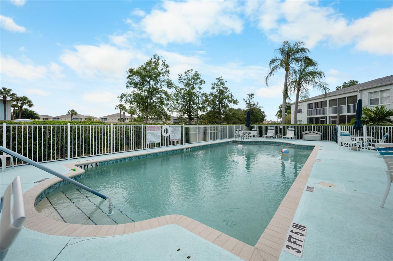 Image 37 of 39 For 5725 Greenwood Avenue 4104