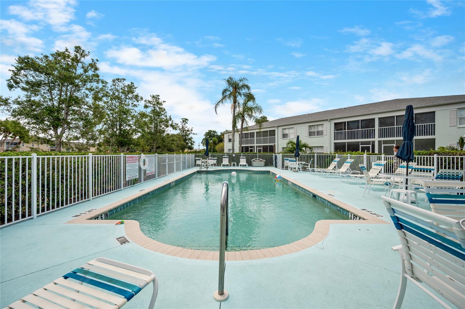 Image 38 of 39 For 5725 Greenwood Avenue 4104