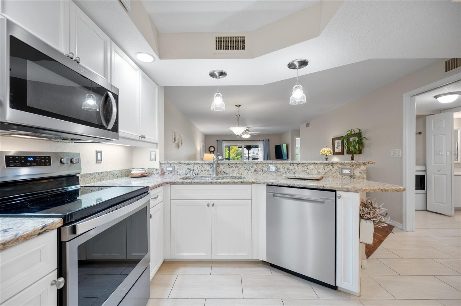 Image 8 of 39 For 5725 Greenwood Avenue 4104