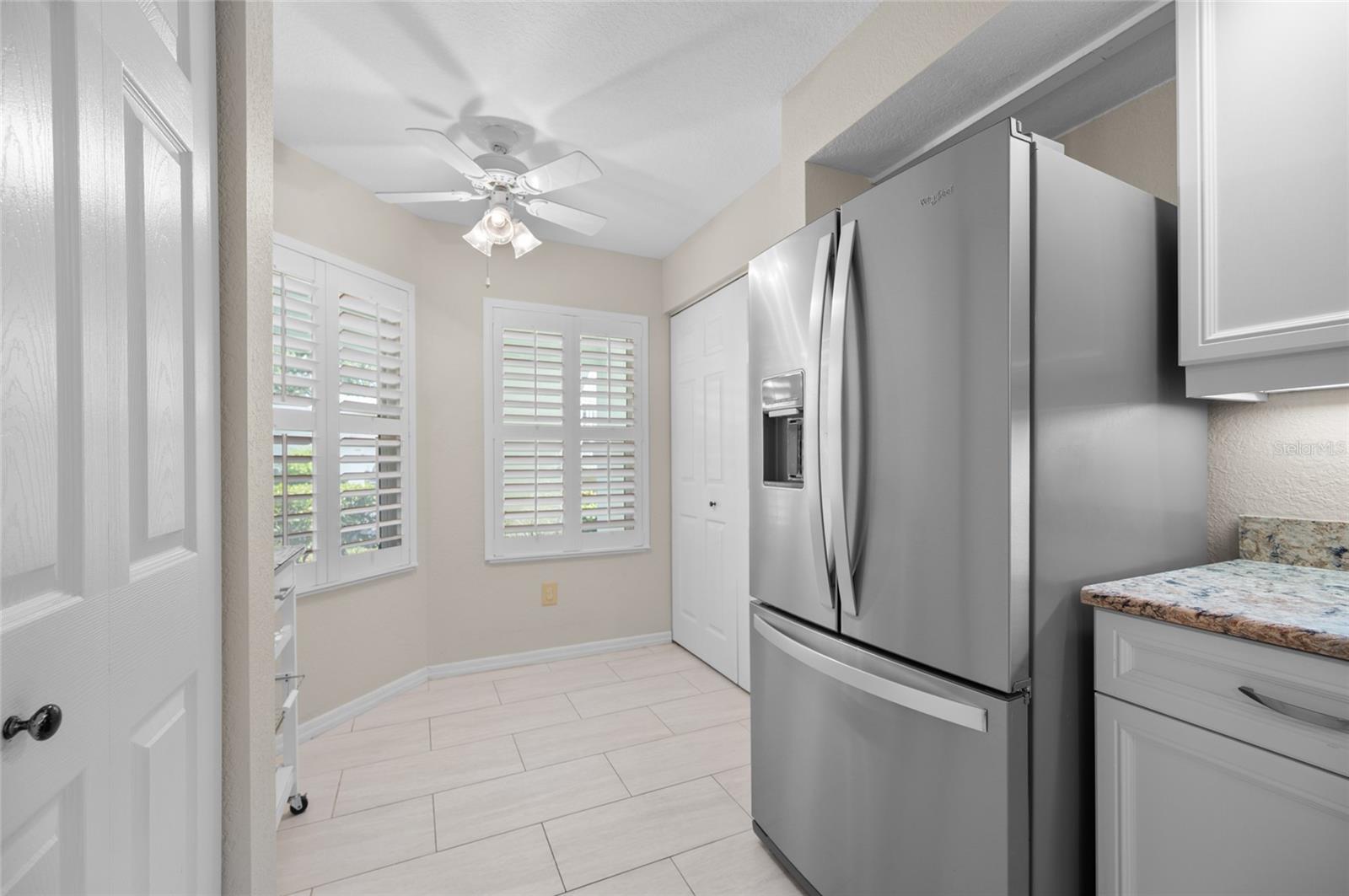 Image 9 of 39 For 5725 Greenwood Avenue 4104