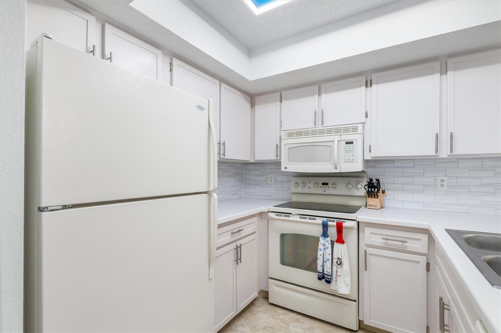 Image 15 of 42 For 19505 Quesada Avenue C203