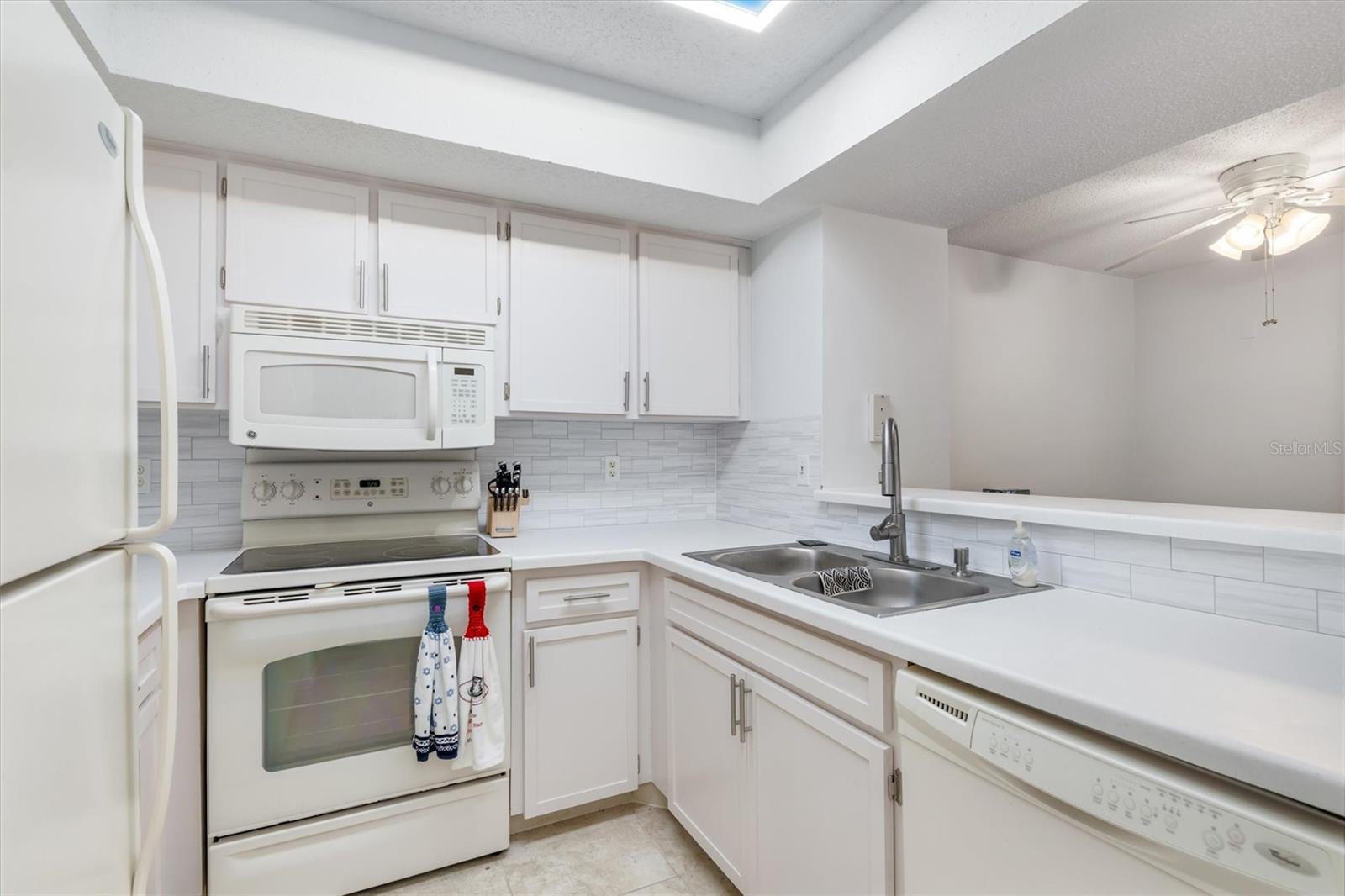 Image 16 of 42 For 19505 Quesada Avenue C203