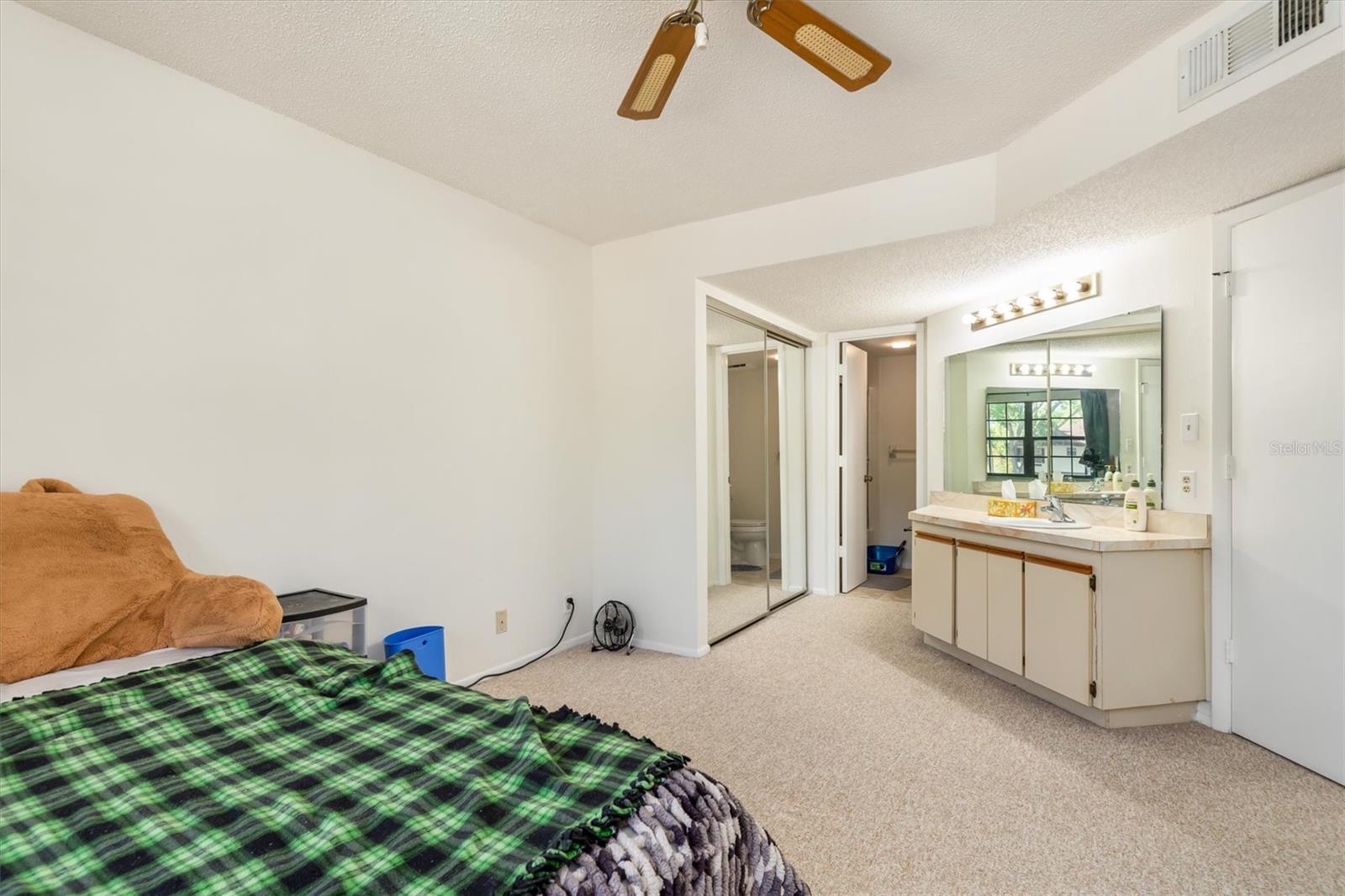 Image 22 of 42 For 19505 Quesada Avenue C203