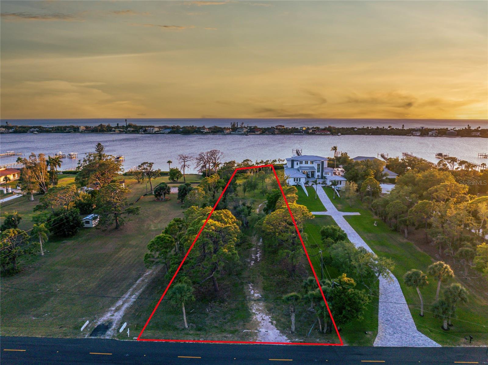 Image 15 of 22 For Bayshore Drive