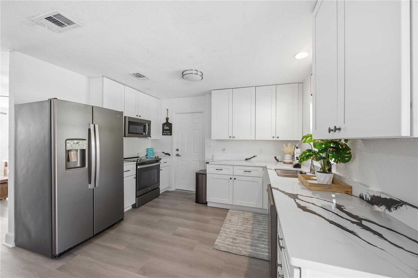 Image 15 of 61 For 5281 Boyle Terrace