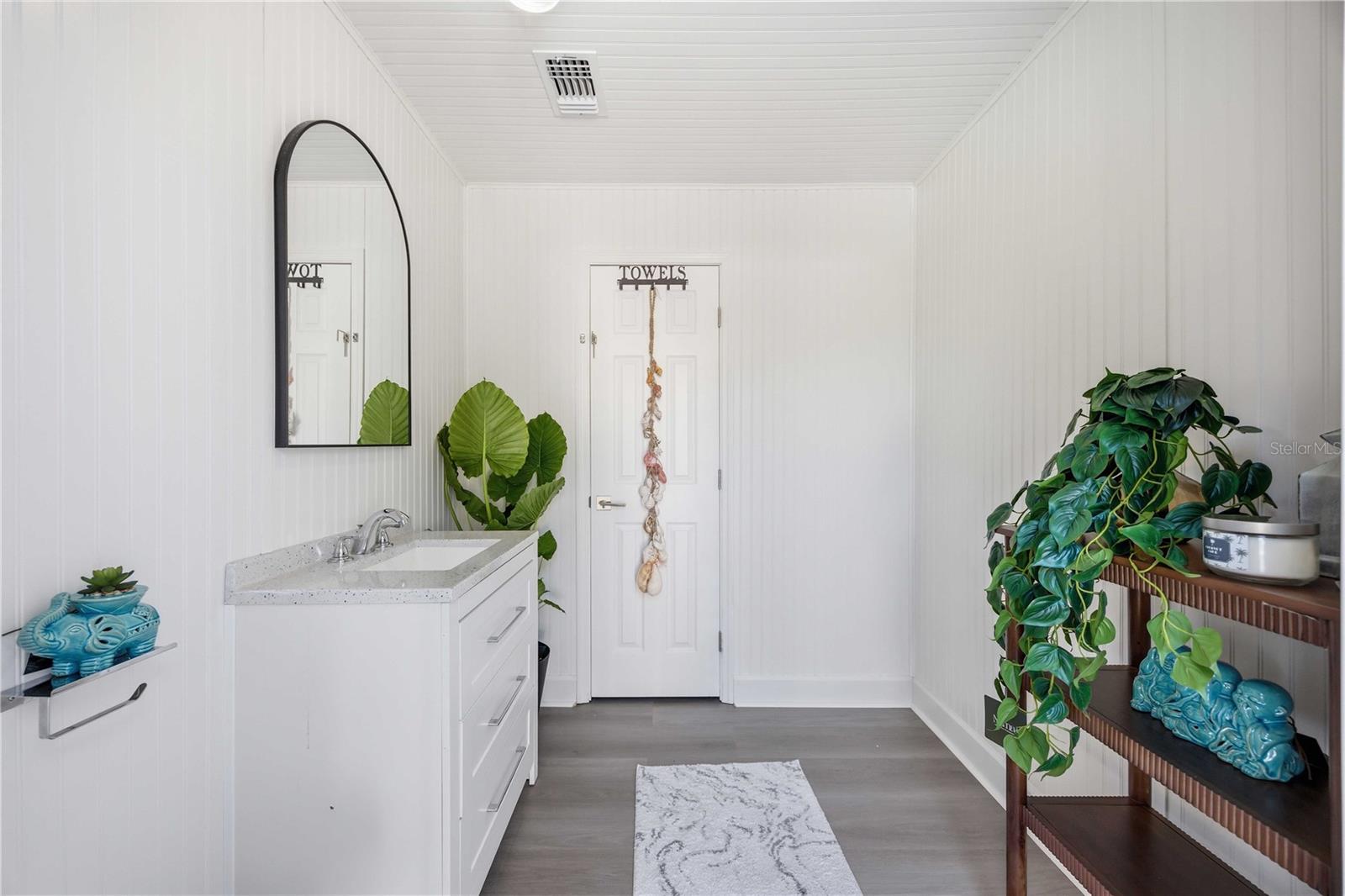 Image 34 of 61 For 5281 Boyle Terrace