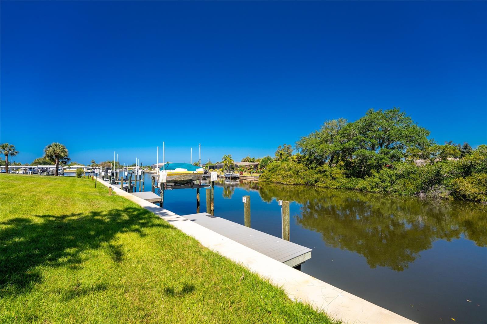 Image 35 of 42 For 150 Englewood Isles Parkway 108