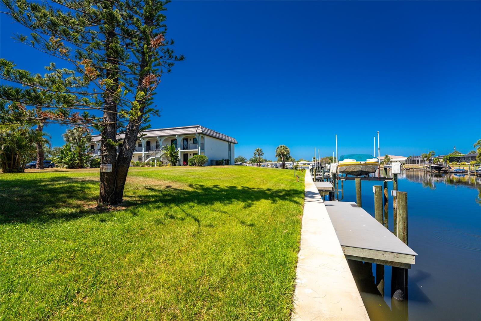 Image 39 of 42 For 150 Englewood Isles Parkway 108