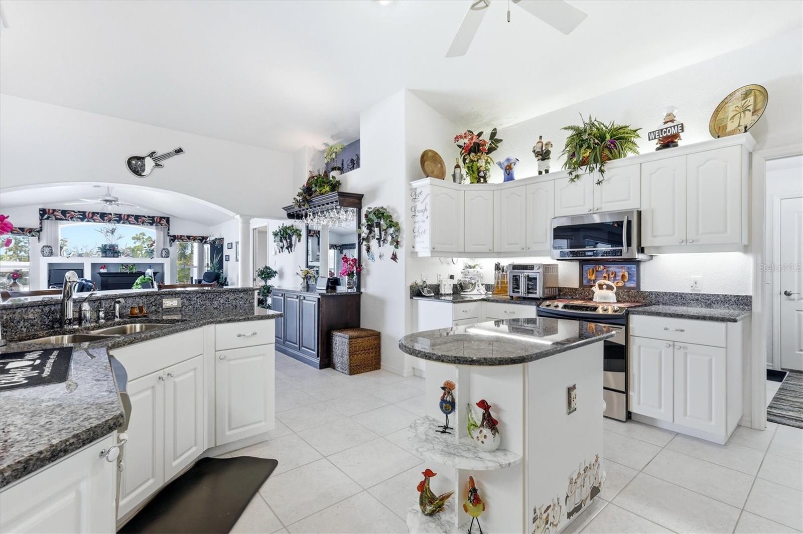 Image 22 of 61 For 8050 Tracy Circle