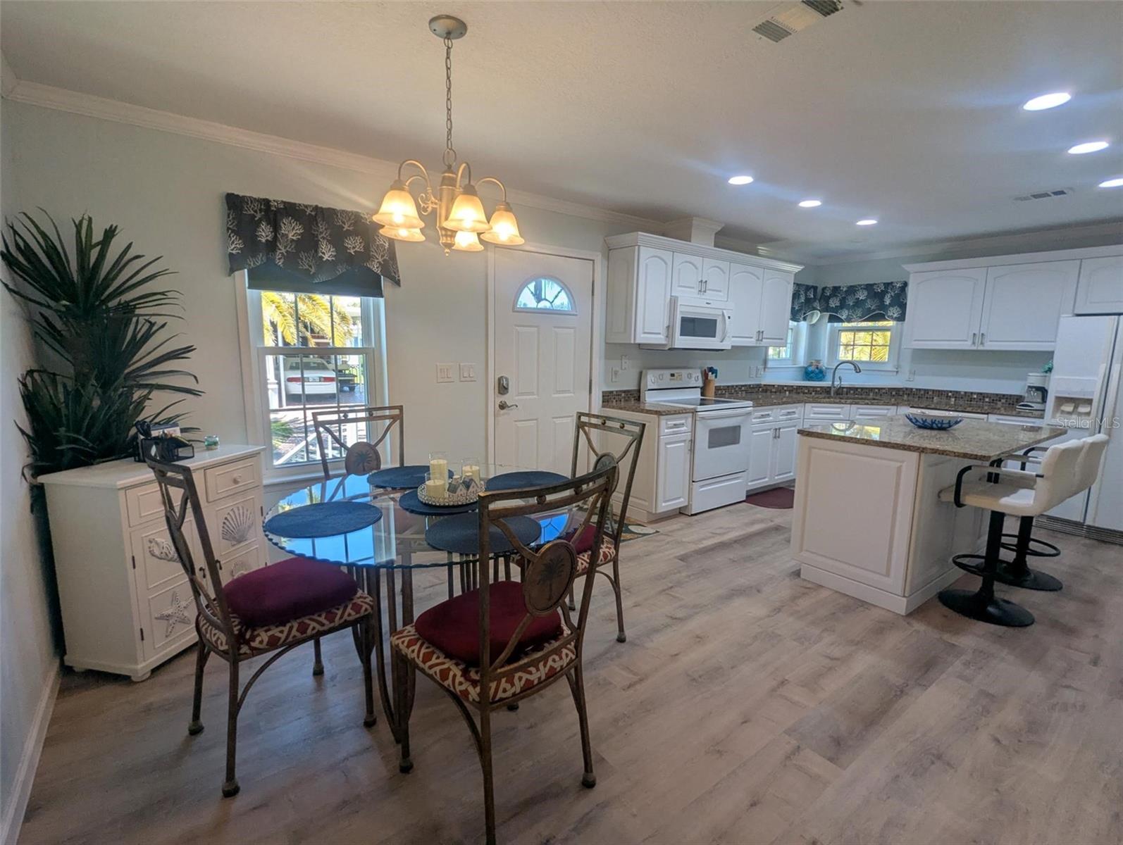 Image 10 of 66 For 2100 Kings Hwy  1098