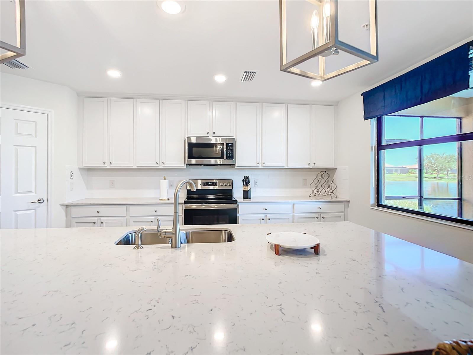 Image 16 of 95 For 10796 Tarflower Drive 101