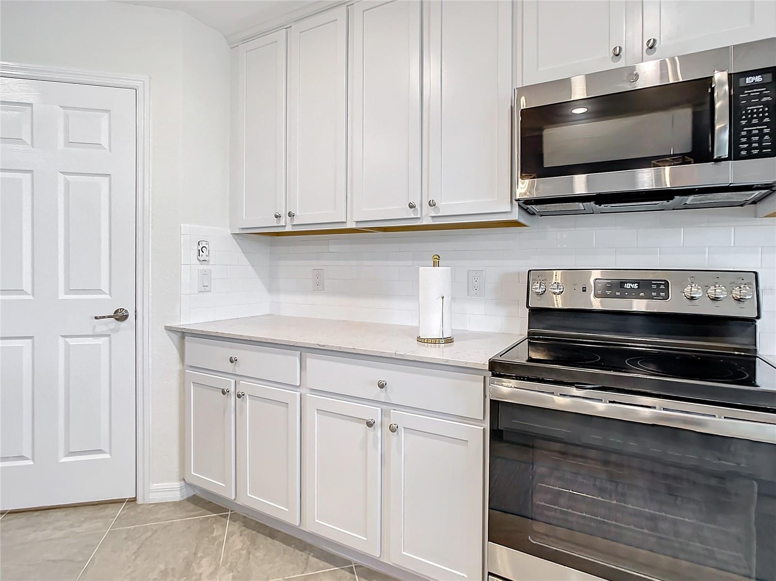 Image 21 of 95 For 10796 Tarflower Drive 101