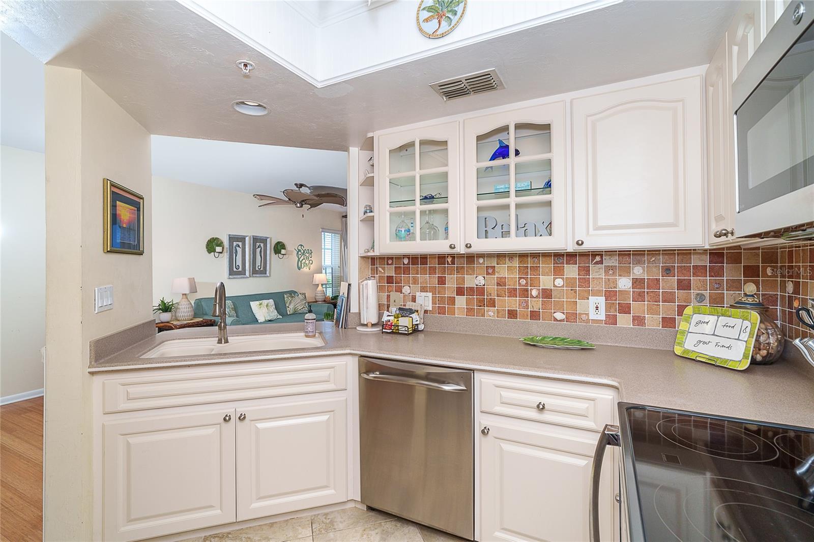 Image 10 of 43 For 7438 Palm Island Drive 3712