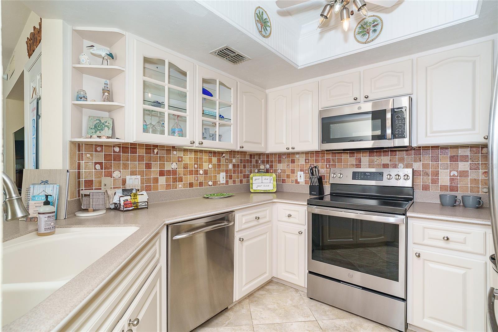 Image 8 of 43 For 7438 Palm Island Drive 3712