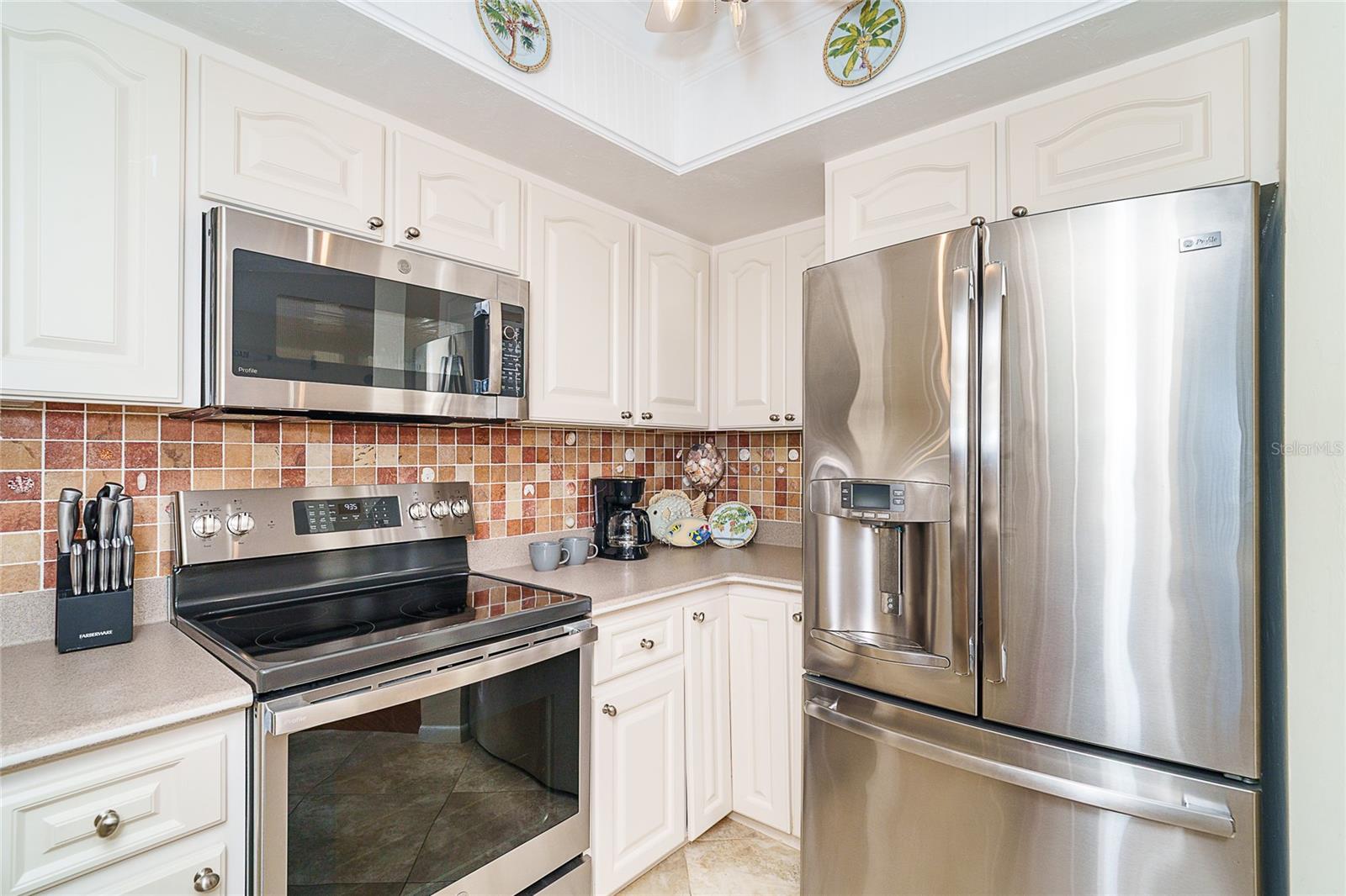 Image 9 of 43 For 7438 Palm Island Drive 3712