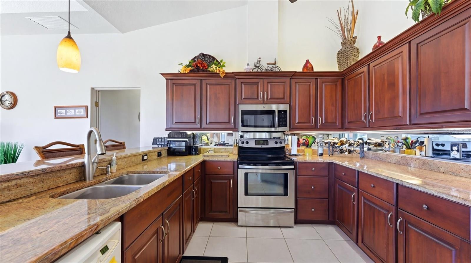 Image 15 of 40 For 324 Oakwood Circle