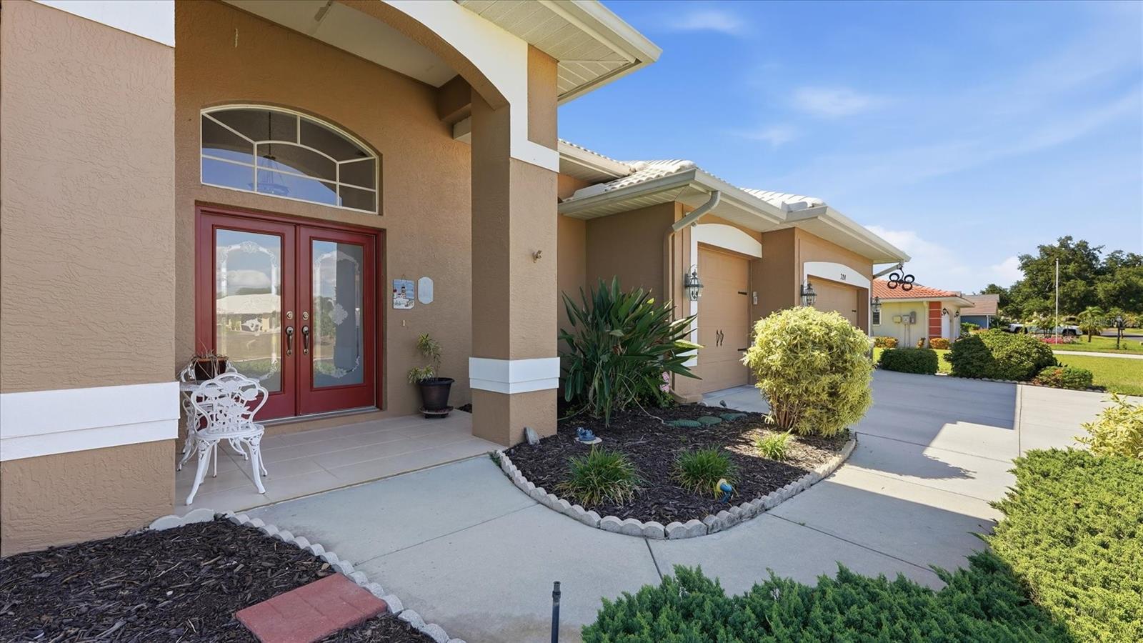 Image 2 of 40 For 324 Oakwood Circle