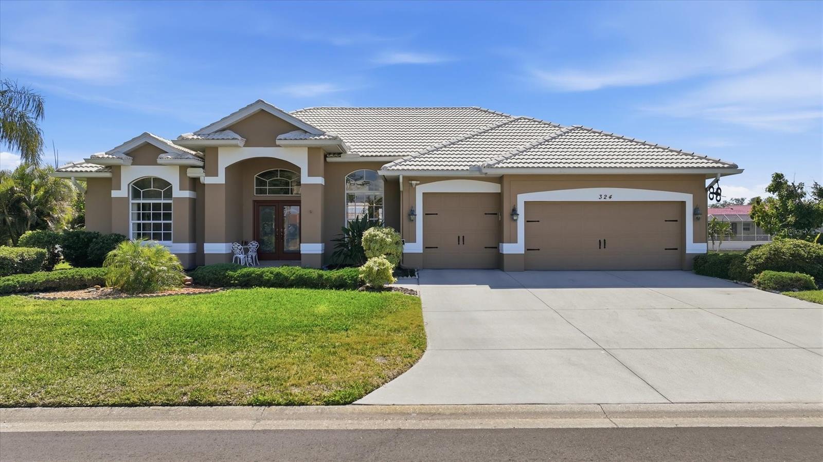 Image 3 of 40 For 324 Oakwood Circle