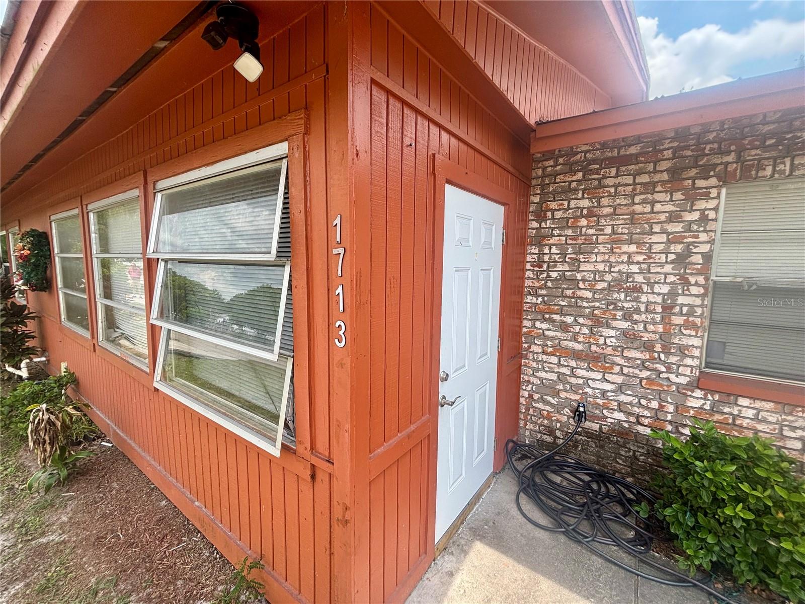 Image 2 of 25 For 1713 & 1715 Se Cherry Dr Drive Se