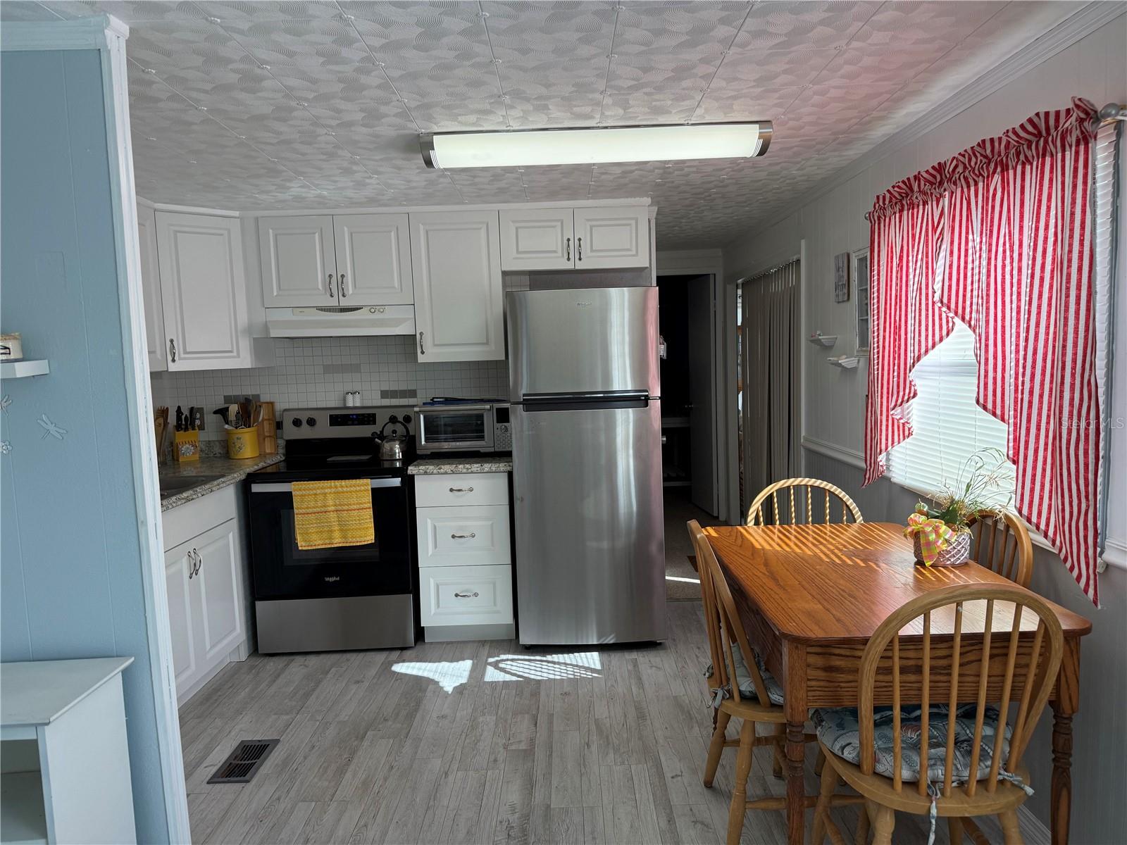 Image 11 of 74 For 527 Blackburn Boulevard