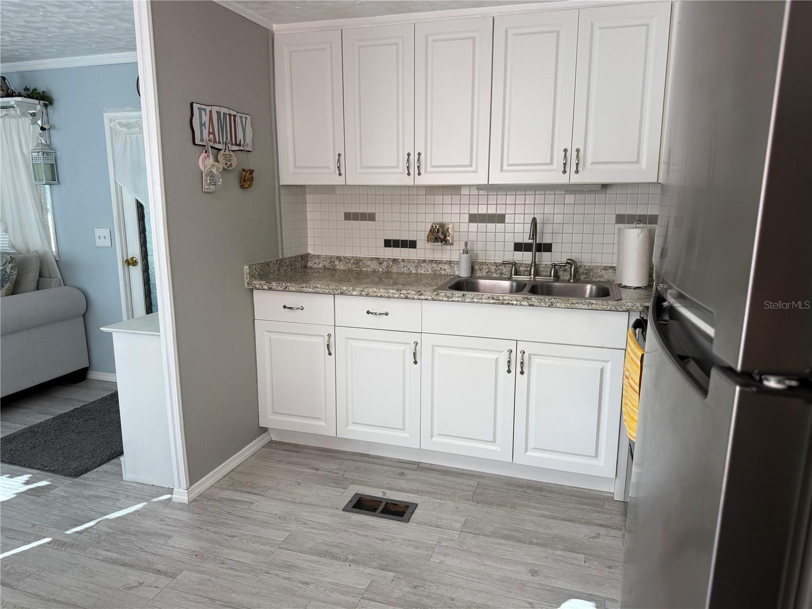 Image 12 of 74 For 527 Blackburn Boulevard
