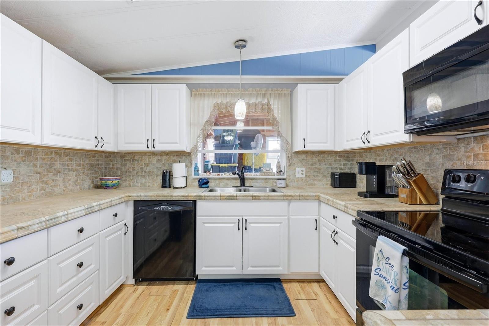 Image 10 of 42 For 6167 Oriole Boulevard