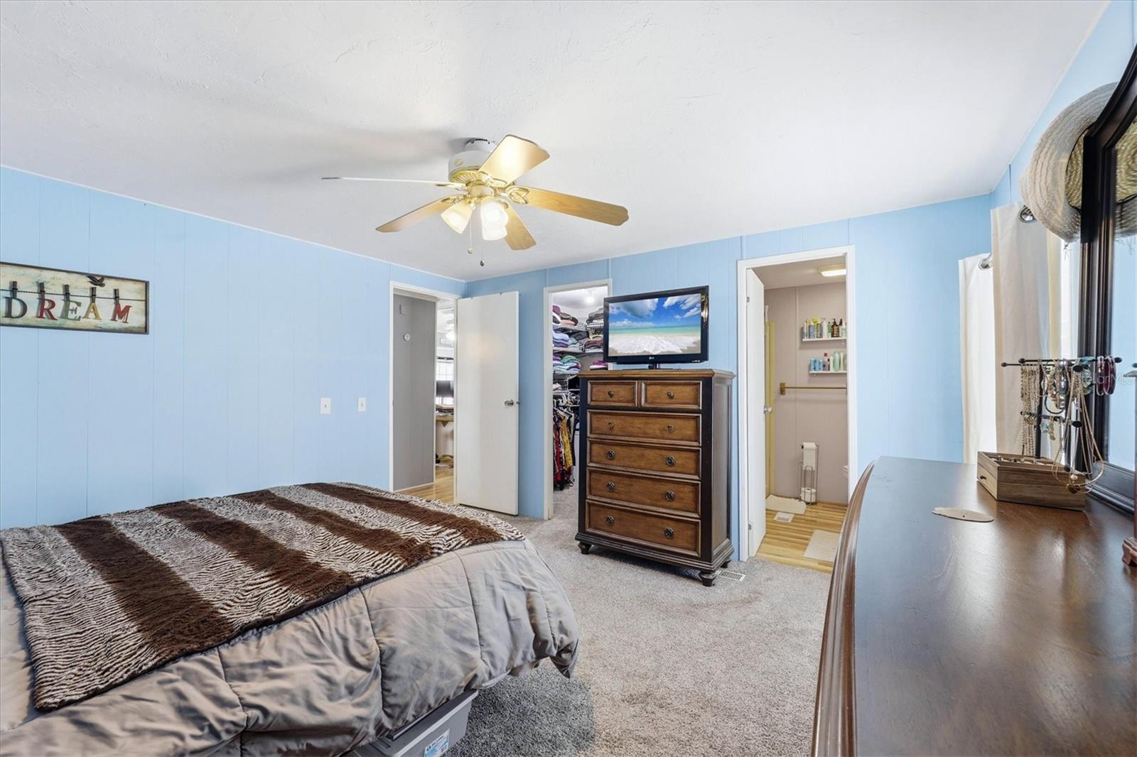 Image 15 of 42 For 6167 Oriole Boulevard