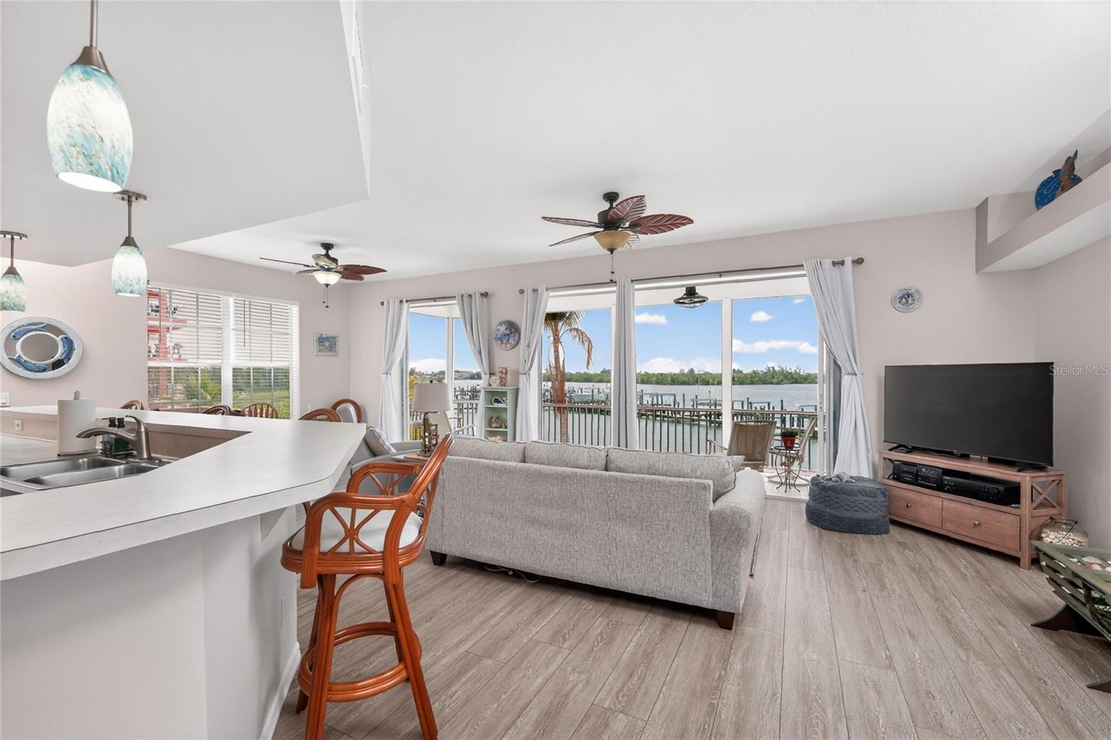 Image 6 of 95 For 1390 Beach Road 1