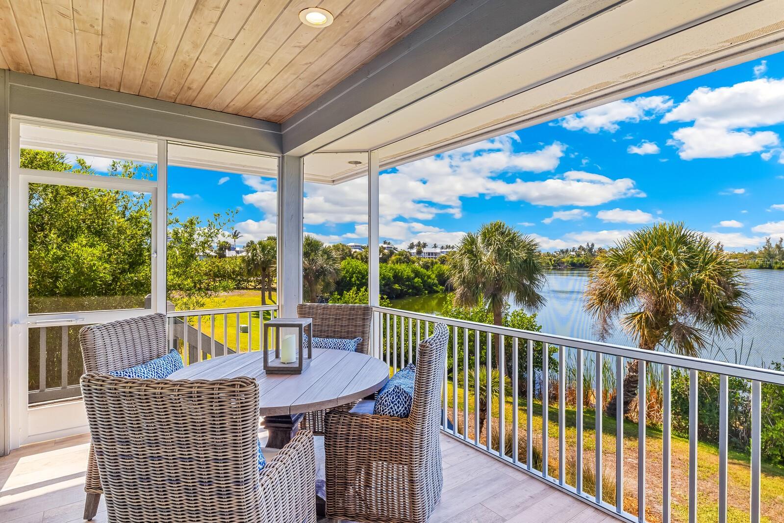 Image 32 of 37 For 40 Seawatch Lake Drive