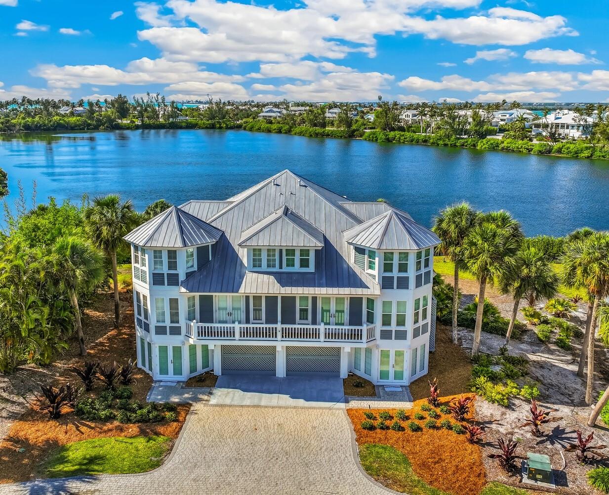Image 33 of 37 For 40 Seawatch Lake Drive