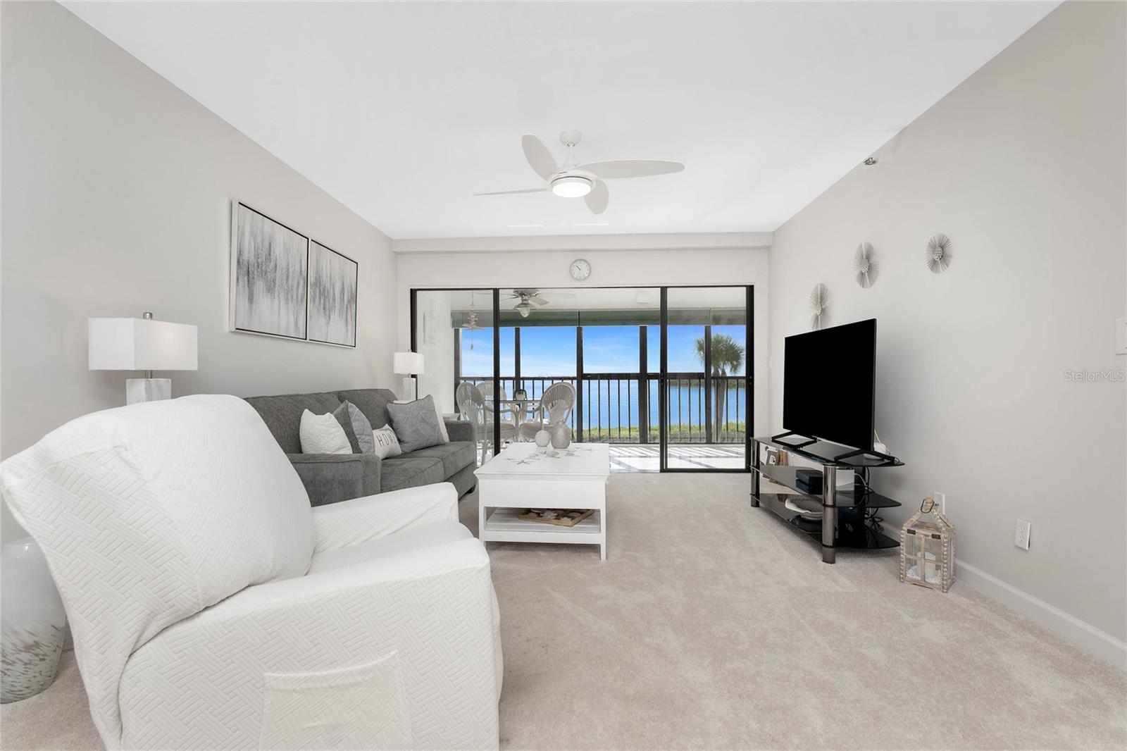 Image 11 of 47 For 1551 Beach Road 306