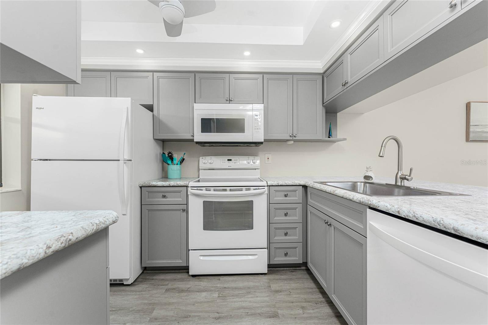 Image 20 of 47 For 1551 Beach Road 306