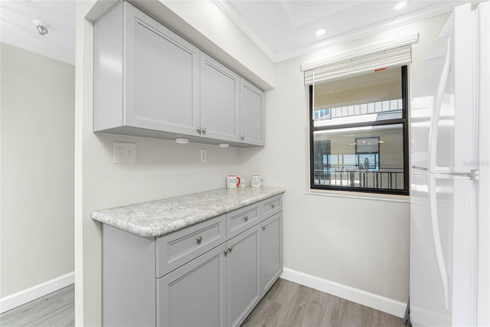 Image 22 of 47 For 1551 Beach Road 306