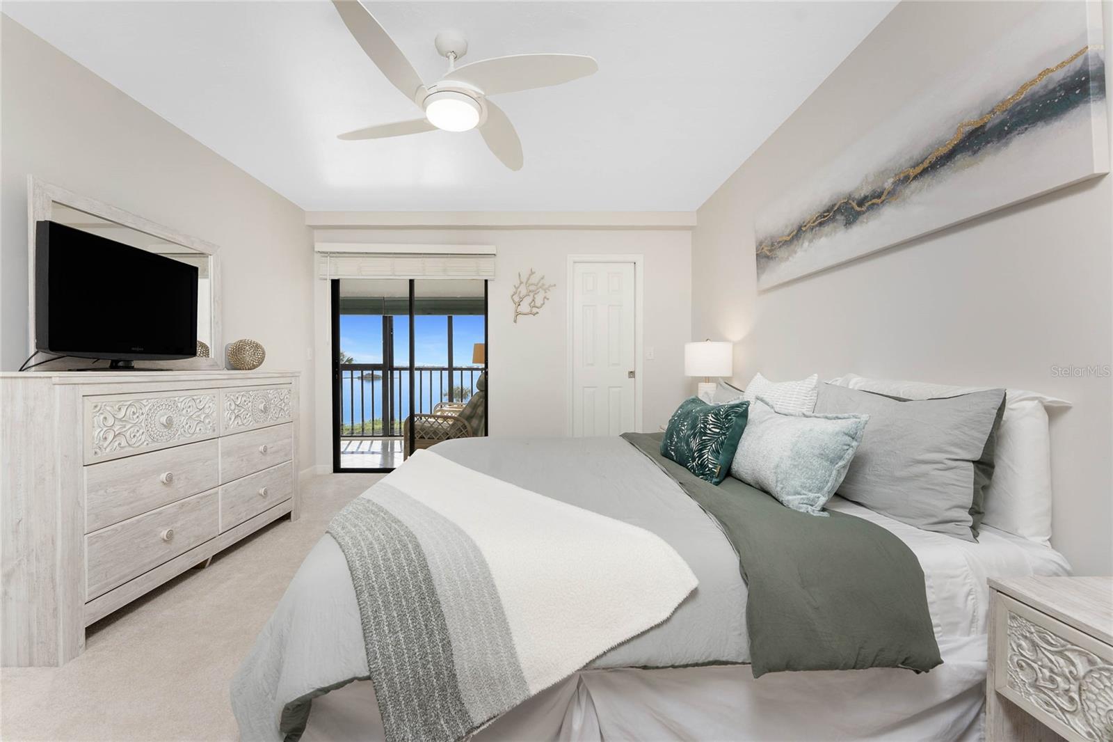 Image 24 of 47 For 1551 Beach Road 306