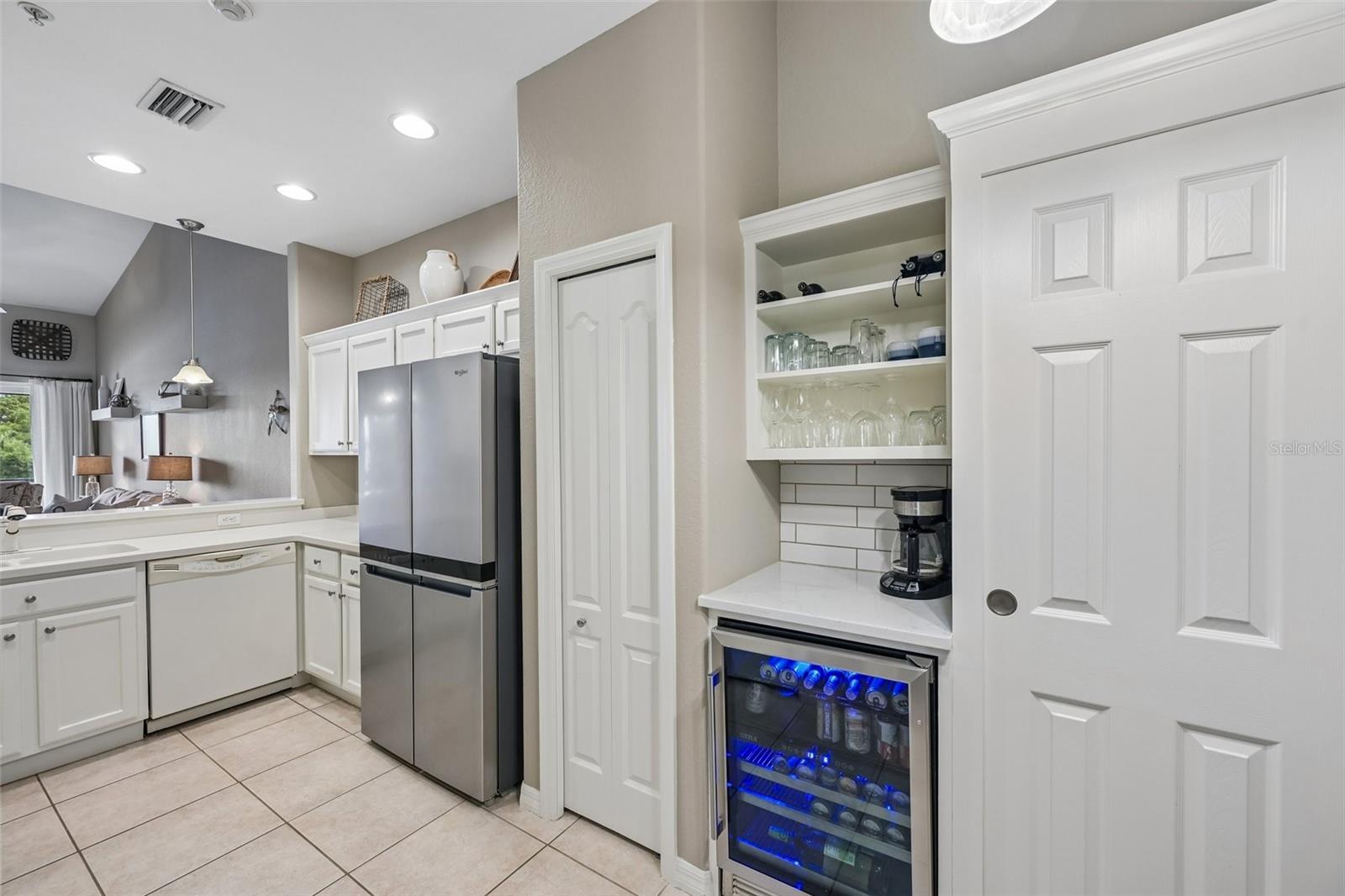 Image 10 of 61 For 1003 Fairwaycove Lane 201